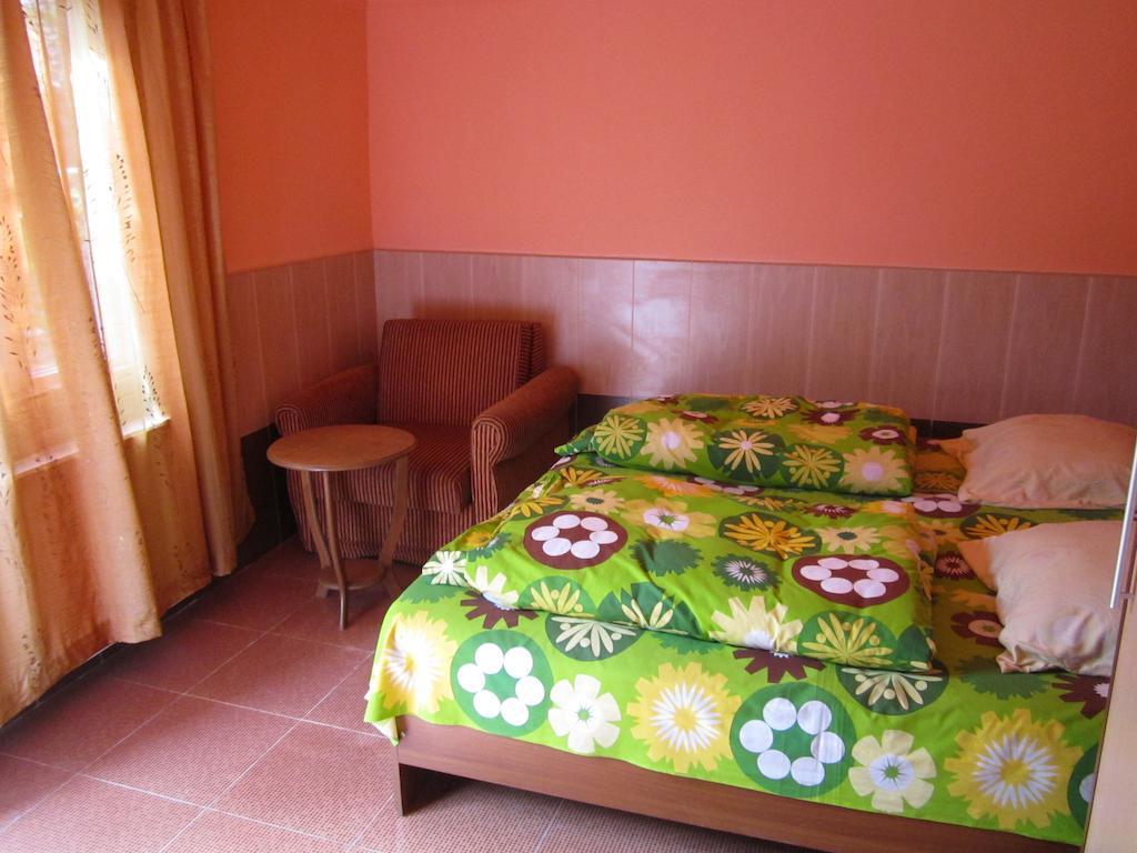 Guesthouse 97 In Batumi Oda fotoğraf